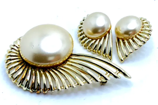 Sarah Coventry Gold Tone  Feather Brooch & Earring Set with Faux Pearls Vintage