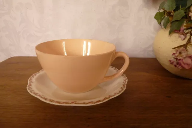 Tasse à déjeuner, à chocolat ou thé Digoin Sarreguemines rose poudré