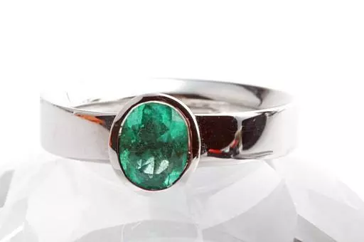 Smaragd Ring 0,85ct ovaler Schliff 750 er 18kt Weiß Gold Gr. 54 Kolumbien *