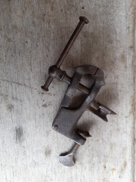 Étau à Main Ancien Bourrelier – Acier Forgé – Armurier, Serrurier – 11,5 Cm