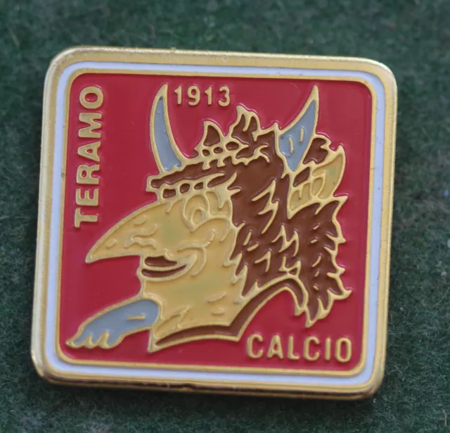RARE Italy Italia Teramo Calcio Football Enamel Pin Badge Distintivo Spilla