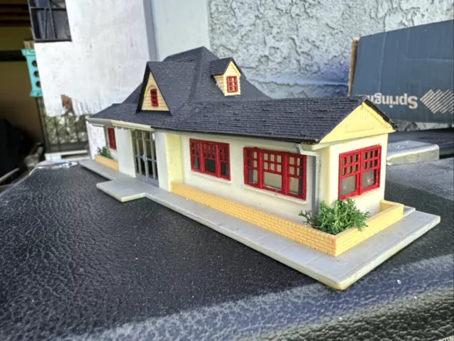 HO Scale Plastic model Modern Ranch House  Assembled Built house 2