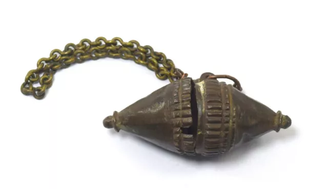 Rare Collectible Old Ethnic Brass Betel Lime Chuna-Dani Box With Chain i22-55