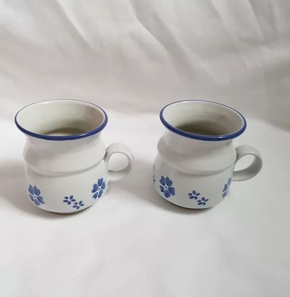 ❀ڿڰۣ❀ MOVILLE Irish STUDIO POTTERY Set of 2 BLUE SHAMROCK Flower MUGS ❀ڿڰۣ❀ New 2