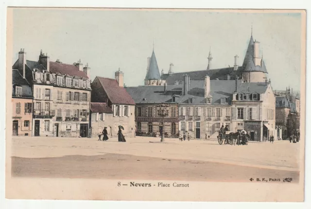 NEVERS - Nievre - CPA 58 - Jolie carte couleur Place Carnot