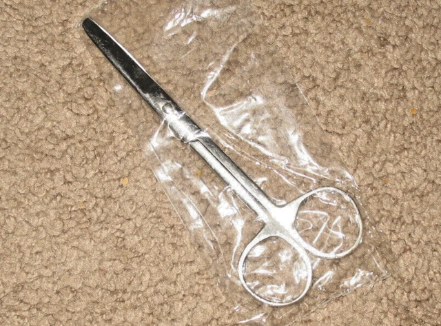"Tijera industrial de 5", no para uso médico.  Ideal para caja de aparejos, bordados