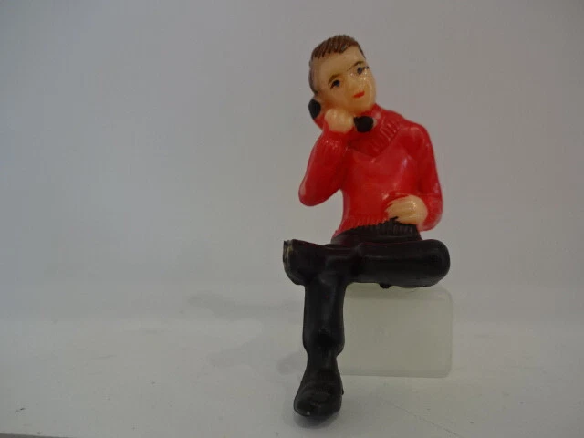 Altfigur 60/70er Jahre / Büroangestellter telefoniert sitzend - Farbvariante 2