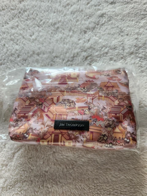 THAI AIRWAYS ROYAL Silk Business Class Amenity Kits Floating