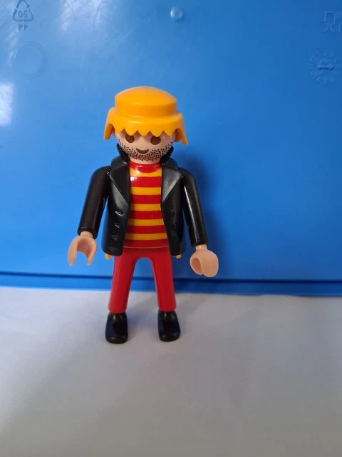 Figurine PLAYMOBIL Homme En T-shirt Jaune Rayé Rouge Et Jean - Maison De Vacances 3230