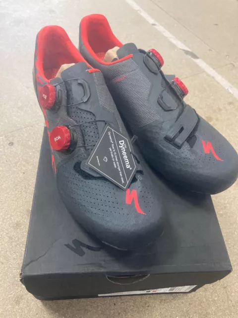 S works sales 7 black red