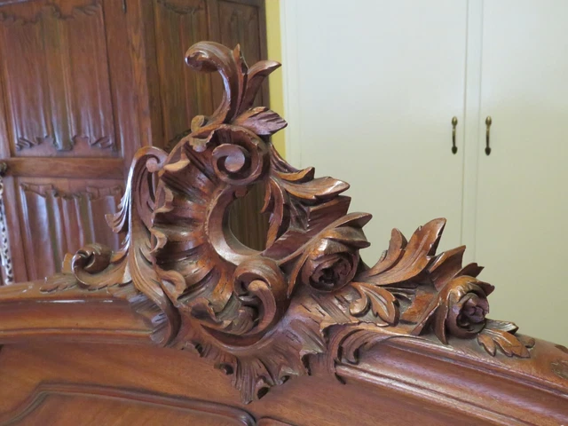 French bed Louis XV, full size, with mattress and boxspring. with rails walnut