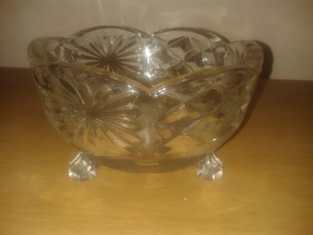Vintage tri legged art deco style glass bowl. Small.12.5cm. (C31)