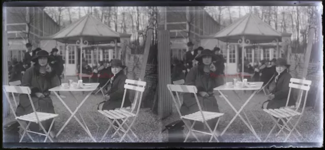 FRANCE Café Famille Fashion c1930 Photo NEGATIVE Glass Plate Vintage Stereo