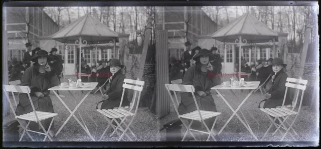 FRANCE Café Famille Mode c1930 Photo NEGATIVE Plaque de verre Vintage Stereo