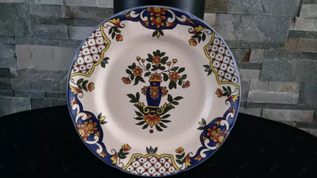 Assiette en faience de saint Clément