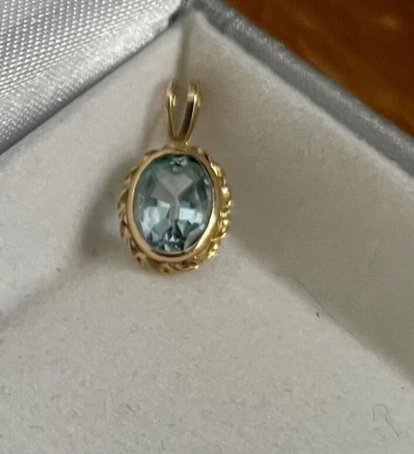 14k Gold Natural Aquamarine  Pendant  1 carat age  1980's