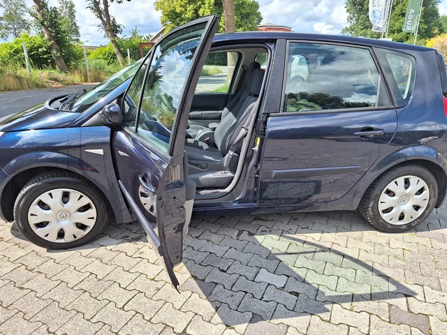 Renault Megane Scenic, Blau, 1.925 kg