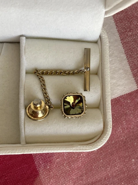 Vtg Gold Tone Tie Tac Lapel Pin & Chain w/Beautiful Faceted Rhinestone