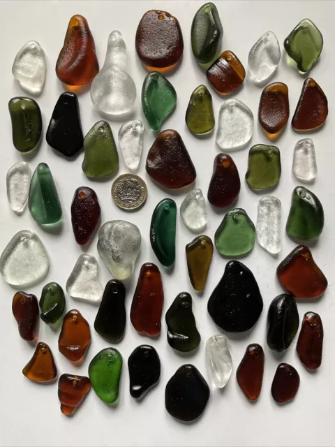 50 oben gebohrte Stücke schottisches Meerglas verschiedene Farben A