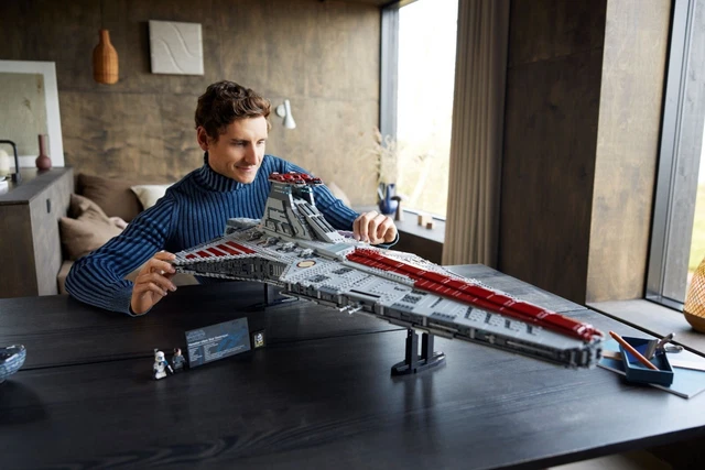 LEGO 75367 Star Wars Venator Class Republic Attack Cruiser.IN MANO. RIDOTTO Nuovo