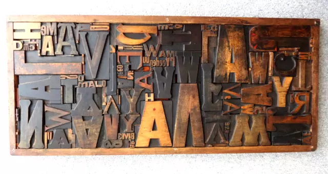 Collage Holzbuchstaben Holzlettern in Setzkasten als Wandbild; Unikat