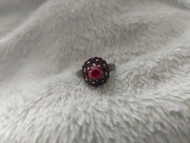 Bague Large Ancienne En Argent Massif Et Vermeil - Sertie De Grenats Sculptés En Fleurs - Taille 58