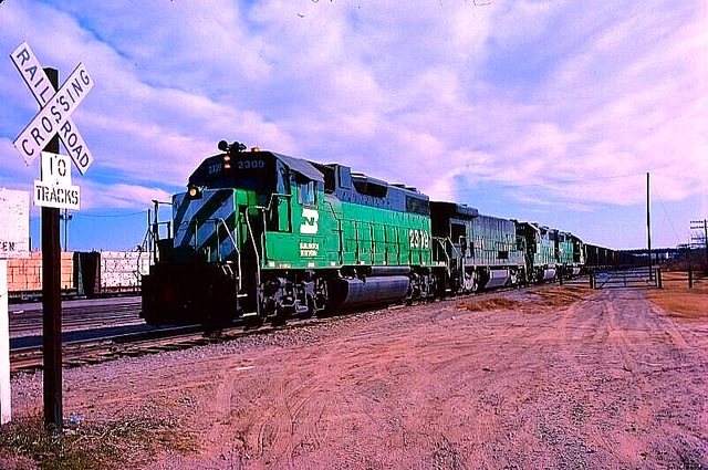 Original Kodachrome Slide Burlington Northern Gp38-2 #2309 Oklahoma City 2/4/84