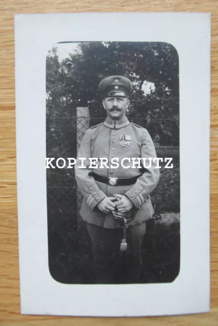 Altes Portrait Foto Soldat mit 2er Ordensspange und Säbel / 1. WK