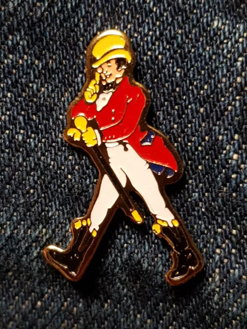 JOHNNIE WALKER - 100 X Original vintage promotional enamel lapel badges Whisky