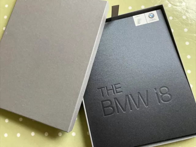 Original BMW i8 Range Broschüre 2014 UK Hardcover & Präsentationsbox