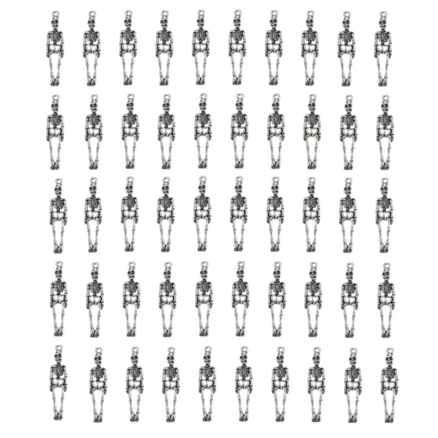 50 Stück Schädel Skelett Anhänger Charms für Halloween Armbänder Halskette