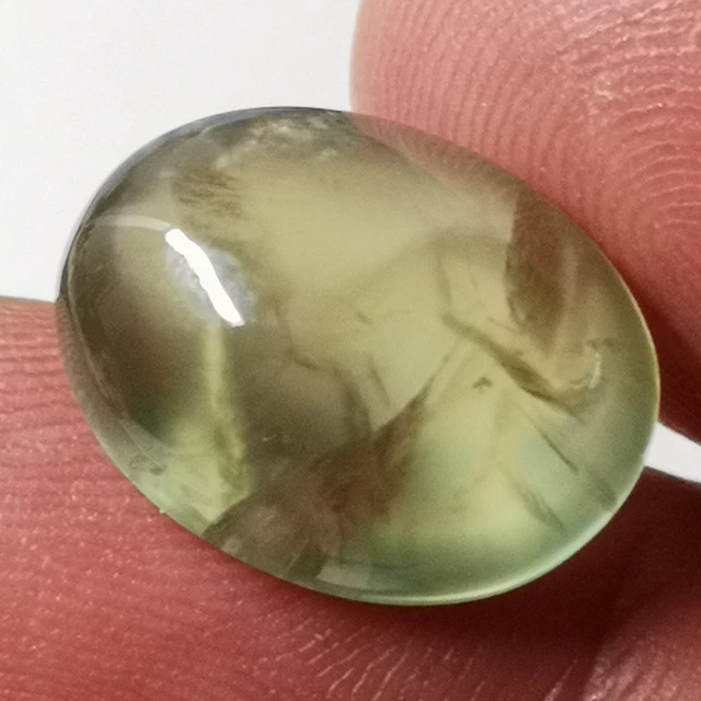 Prehnite naturelle d'Afrique - Cabochon 12.91 Carats
