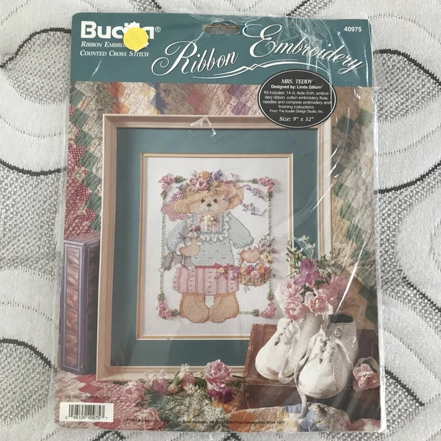 Kit de bordado de cinta de seda Bucilla ""Mrs Teddy 40975 nuevo en paquete vintage