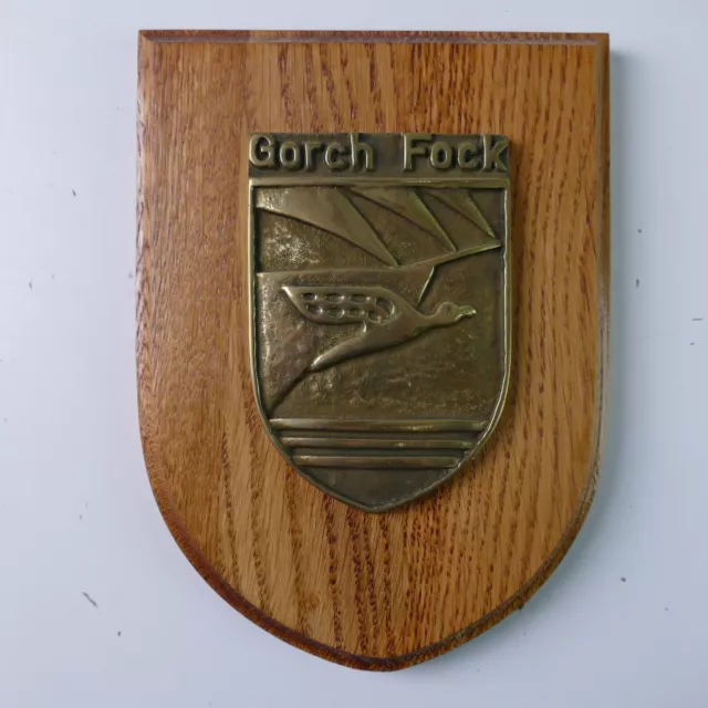 Messingwappen auf massiver Eiche ca. 850g Gorch Fock To-6131