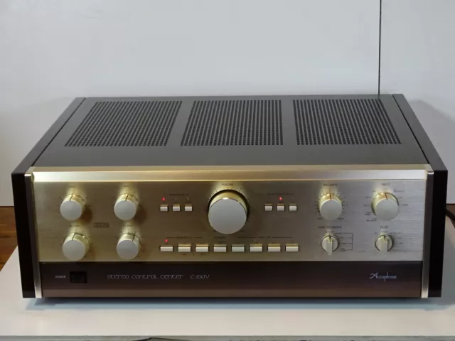 Accuphase C-200V  Stereo Control Center Preamplifier Serviced Legend Boxed