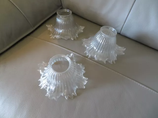 3 anciennes tulipes en verre pour lustre ou applique