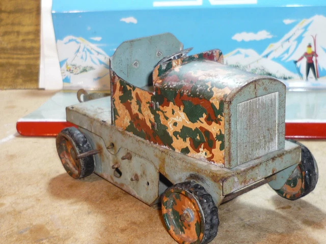Ancien Jouet Tôle voiture Camion Ambulance Militaire CR