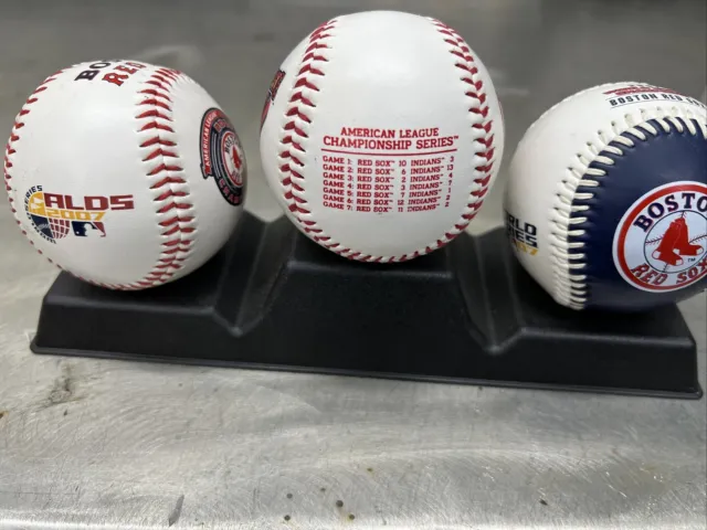 2007 Red Sox World Series Set Of 3 Baseballs With Stand