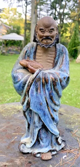 Statuette ancienne moine ou arhat en grès émaillé bleuté de Shiwan Chine Statuette ancienne moine ou arhat en grès émaillé bleuté de Shiwan Chine