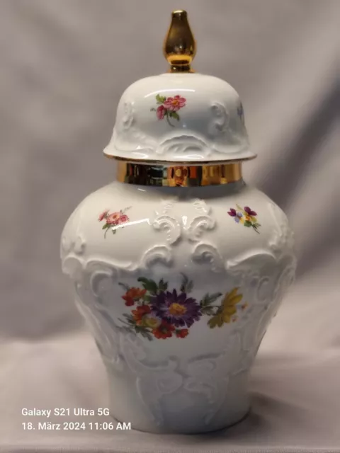 Vase mit Deckel weiß mit feinem Blumendekor KPM Royal Porzellan Bavaria