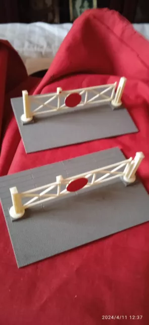 Triang/Hornby R.495  Level Crossing Ramps X 2 With Gates.super 4 Or Series 6