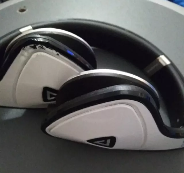 Monster DNA (Wire not included) noise Isolating Headphones Black/White