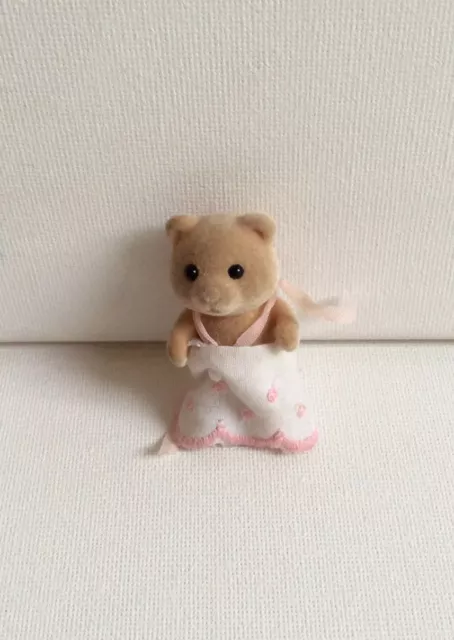 sylvanische Familien Vintage Honigbär Baby Mädchen Figur mit Aufkleber SELTEN Sehr guter Zustand