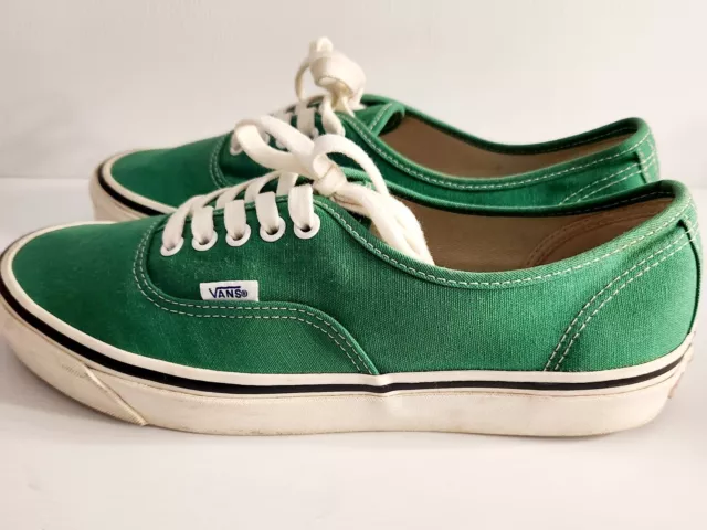 VANS Green Mens Size 10 Casual Shoes / Sneakers Excellent Condition