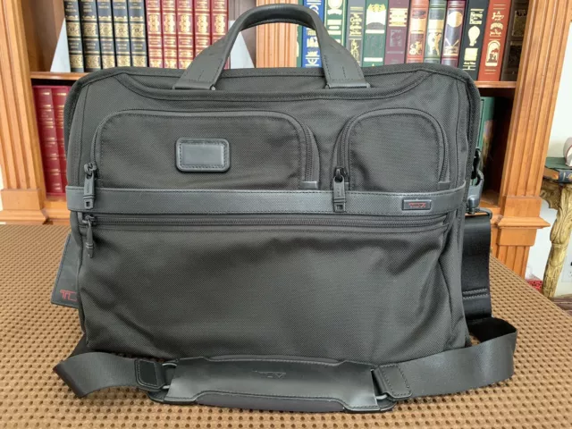 Tumi Alpha 2 Compact Large Screen Laptop Brief