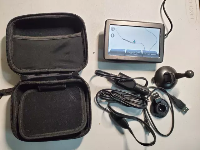 TomTom 4EV52 Z1230 GPS 5” Screen Also Includes Case And Cords Bundle  Tested