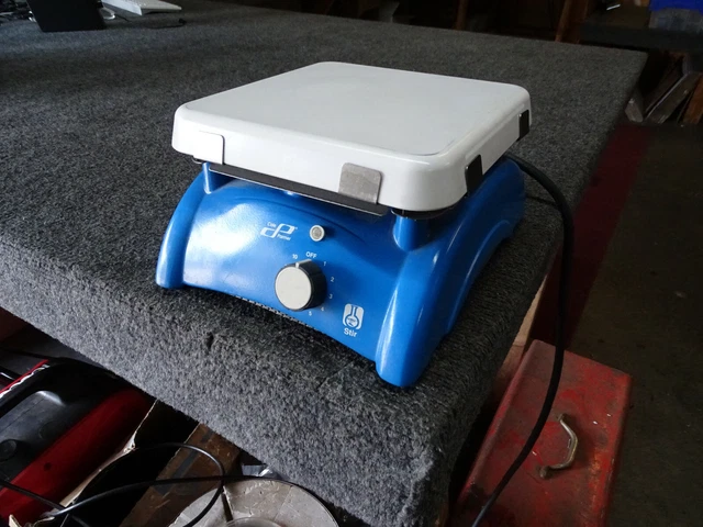 Cole-Parmer  7" x 7" Ceramic Laboratory Magnetic Stirrer / Stir Plate 04807-35