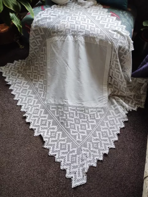 Stunning Vintage Irish Linen Tablecloth In Need Of A Little TLC.