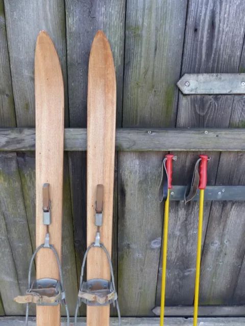 alte Original Holzski Ski L 1,10m shabby natur + Stöcke L 0,85m 2