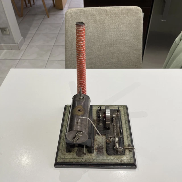 Ancienne Machine à Vapeur – Tôle, 20,5 X 21 Cm, Bon état